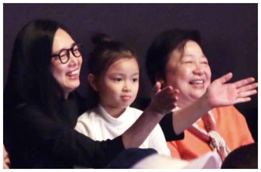 刘德华朱丽倩近照曝光,60岁素颜颈纹尽显从容淡定 刘德华朱丽倩近照曝光,60岁素颜颈纹尽显从容淡定